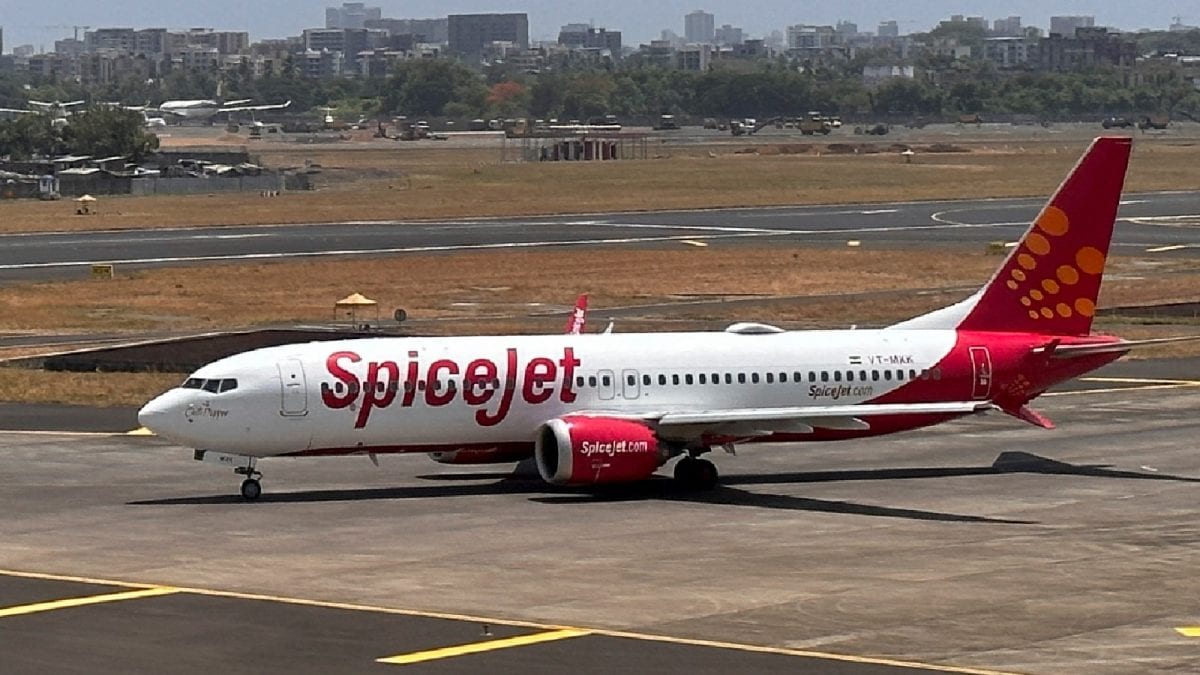 40 SpiceJet Pilots Refuse To Fly Over Pending Salaries Amid Festive Rush